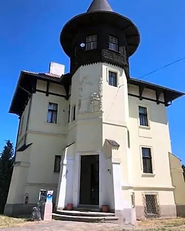 E Landisch *